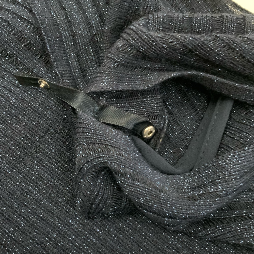 White House Black Market Asymmetric Drape One Shoulder Shimmer Sweater Top
XS - Picture 11 of 11